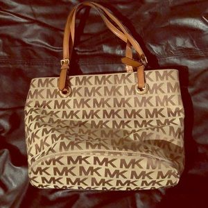 Micheal Kors purse